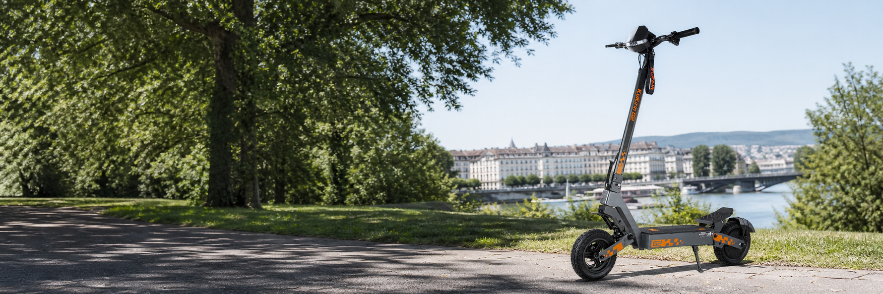KuKirin G2 E-Scooter im Stadtpark
