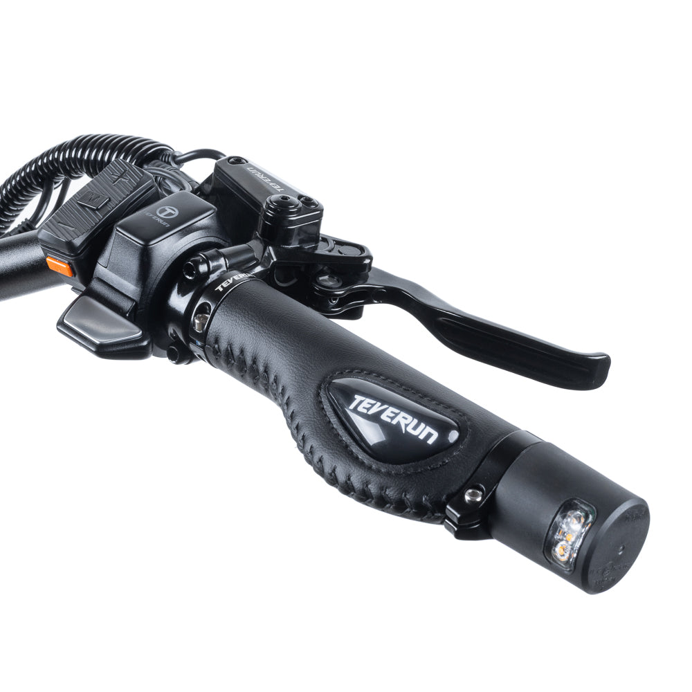 Lenkergriff, Bedienelemente und Bremshebel des Teverun Fighter Mini Pro eKFV